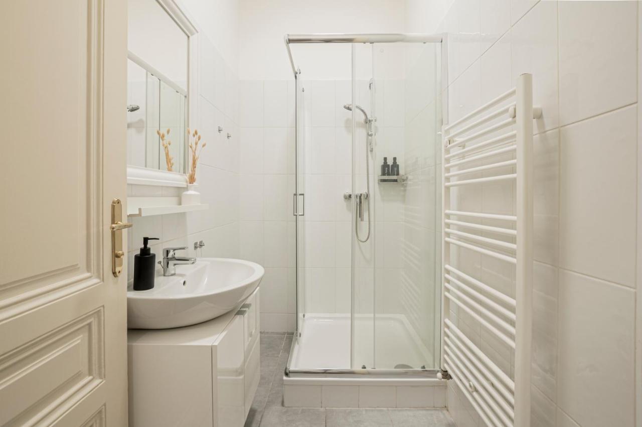 Charming Apt Perfect For 4-6 Tram, Self-Checkin Wina Bagian luar foto