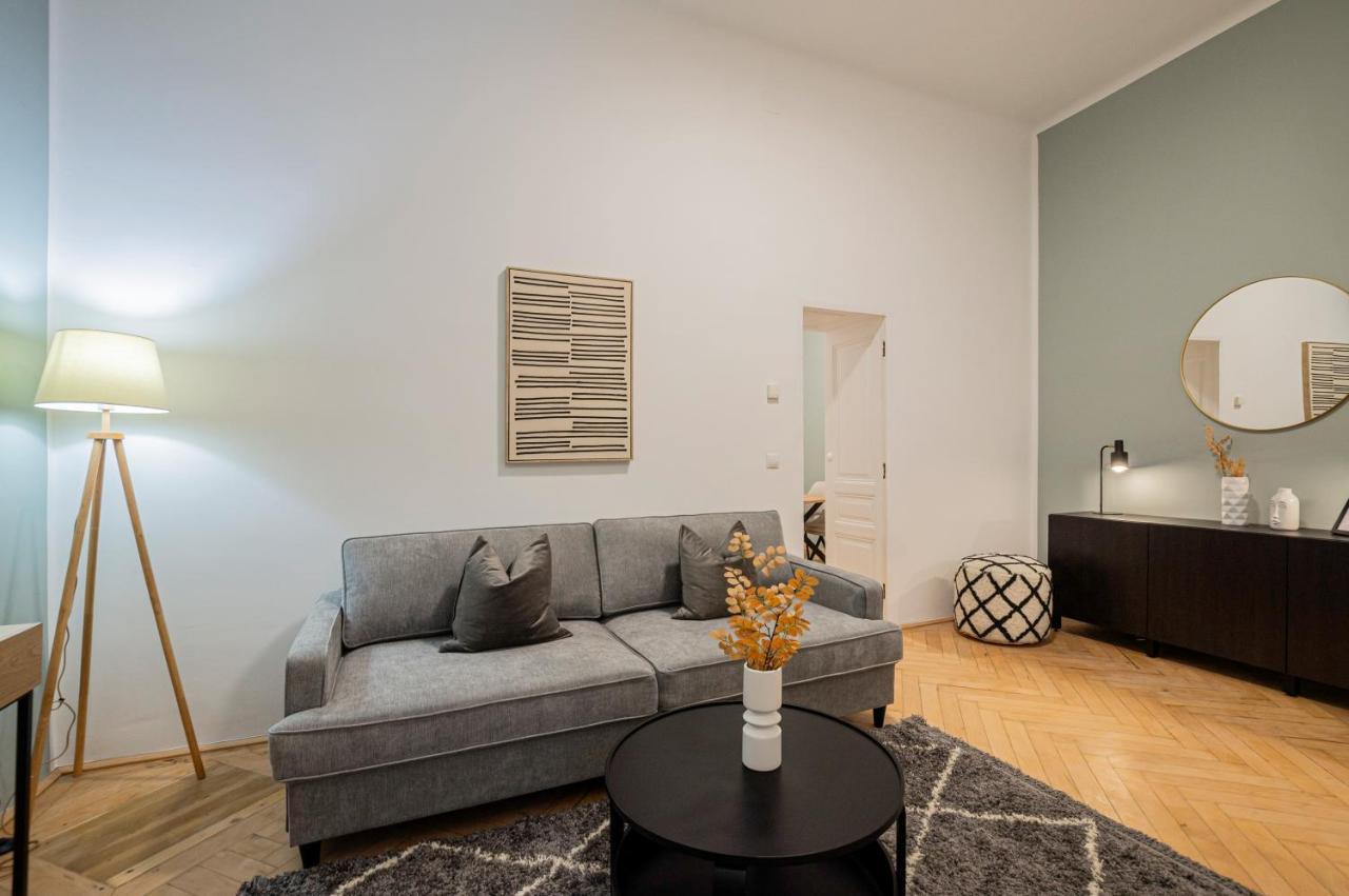 Charming Apt Perfect For 4-6 Tram, Self-Checkin Wina Bagian luar foto