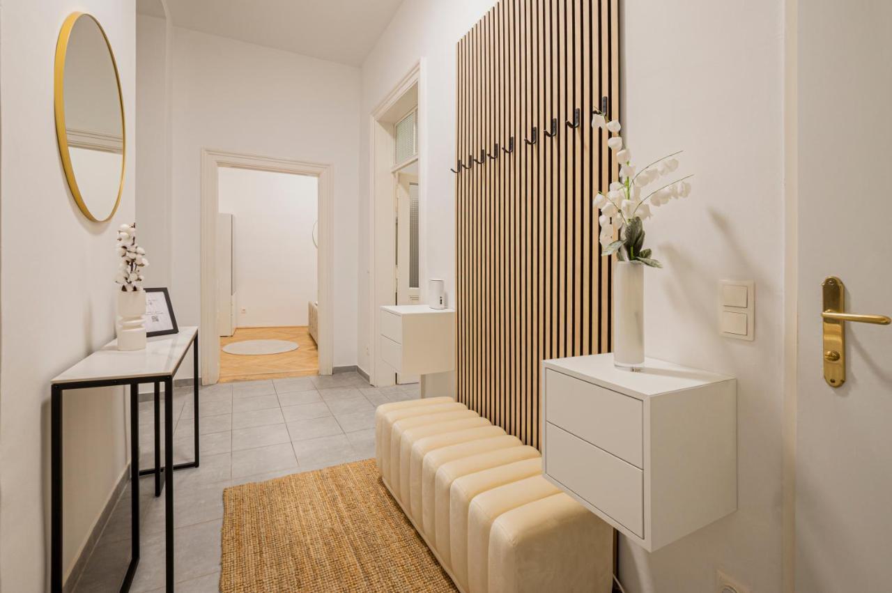 Charming Apt Perfect For 4-6 Tram, Self-Checkin Wina Bagian luar foto